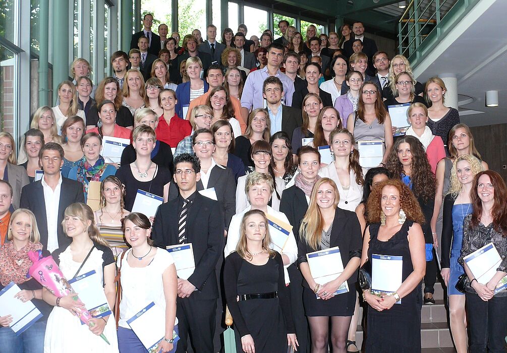 Foto (Maren Büttgen): Absolventinnen und Absolventen des Ersten Staatsexamens Juli 2012