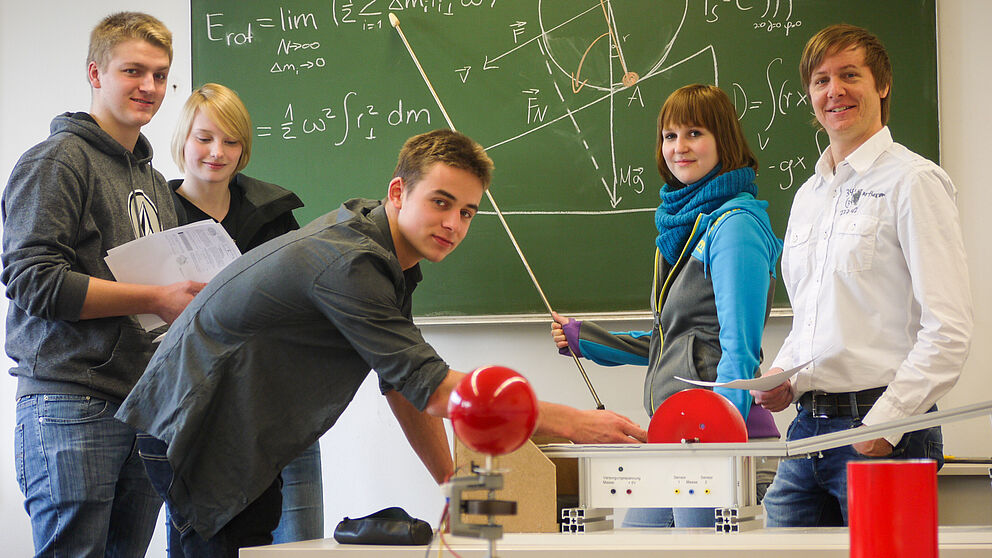 Jungstudierende in der Physik: Wissenschaftliches Arbeiten neben dem Schulalltag
