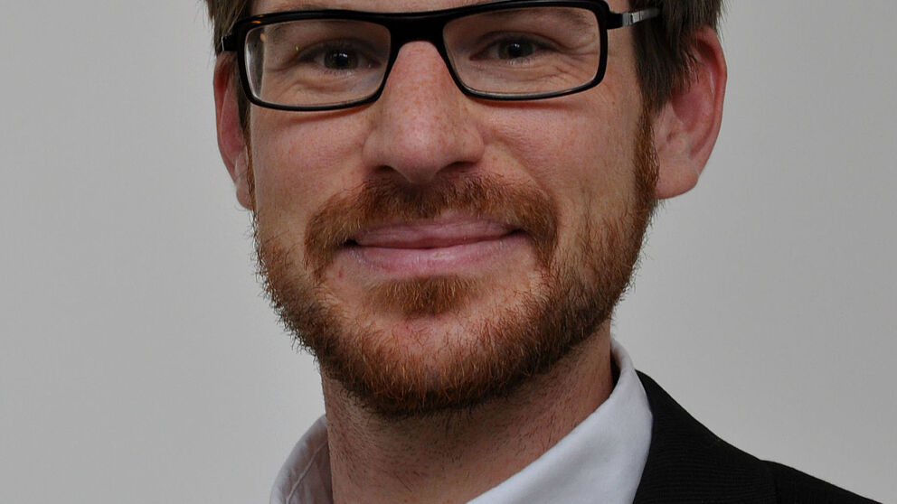 Foto (Universität Paderborn; Franziska Schwabl): Hat seit 1. April die Professur für Wirtschaftspädagogik, Schwerpunkt Hochschuldidaktik und -entwicklung, an der Universität Paderborn inne: Prof. Dr. Tobias Jenert.