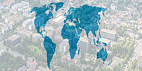 Weltkarte mit Luftbild der Universität Paderborn