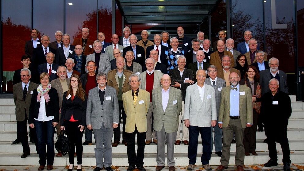 Foto (Universität Paderborn, Patrick Kleibold): Mehr als 40 ehemalige Professoren trafen sich zum neunten Emeriti-Treffen im Hörsaalgebäude L. Die Treffen finden seit Wintersemester 2008 mit großem Erfolg zweimal im Jahr statt.