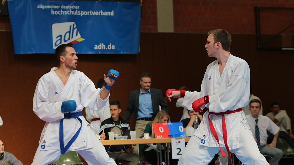 Foto (Universität Paderborn, Patrick Kleibold): Insgesamt 170 Athleten haben an den Deutschen Hochschulmeisterschaften im Karate teilgenommen.