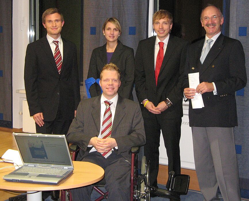 Foto: hintere Reihe v. li.: Christian Brünger, Dr. Ina Garnefeld, Darko Jus und Joachim Ohse; vorn Robert Flaake