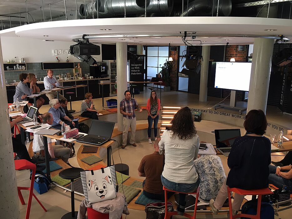 Foto: Im innovativen Umfeld der „garage 33“ für Gründer und Unternehmer trafen sich die Teilnehmer des fünften transnationalen myVETmo-Meetings zu aktuellen Diskussionen und Präsentationen.