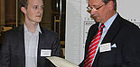 Foto: Michael Laß (links) erhält den Förderpreis „IT-Sicherheit“.
