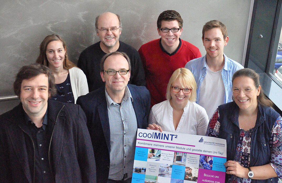 Foto (Universität Paderborn): Die Organisatoren von den Instituten für Informatik und Elektrotechnik freuen sich über das neue Angebot für Schüler.