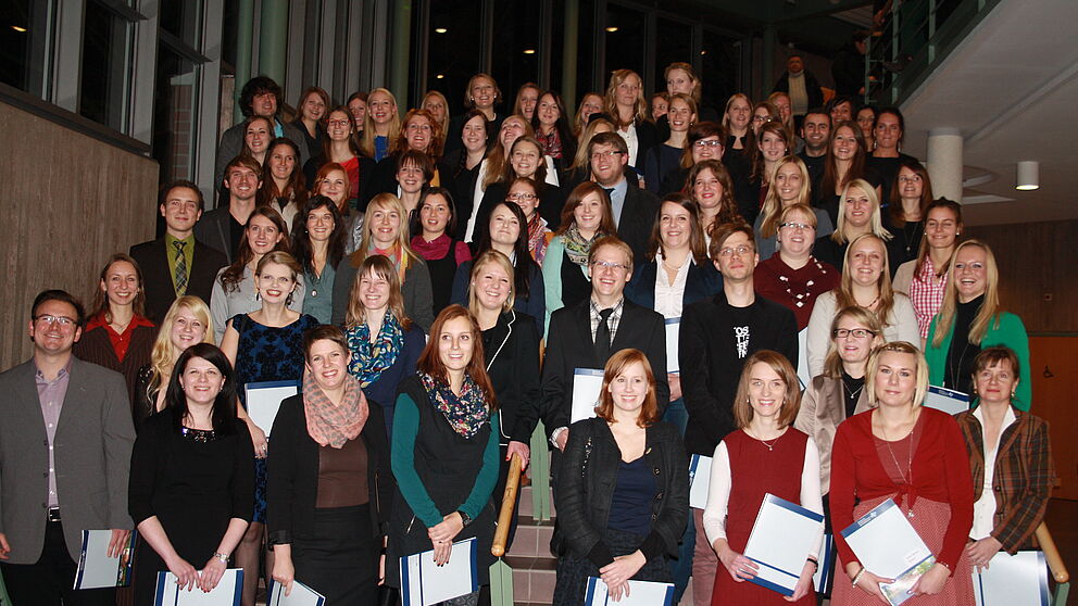 Foto (Maren Büttgen): Absolventinnen und Absolventen des Ersten Staatsexamens Dezember 2013.