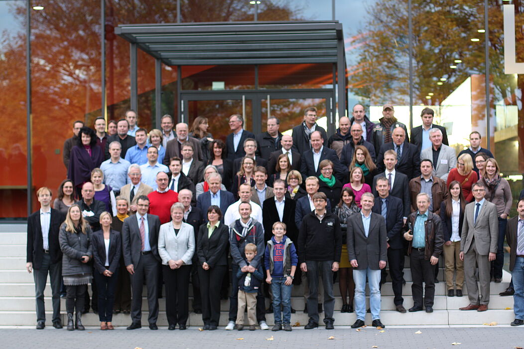 Foto (Universität Paderborn): Ehemalige der Wirtschaftswissenschaften trafen sich am letzten Oktoberwochenende in der Uni Paderborn.