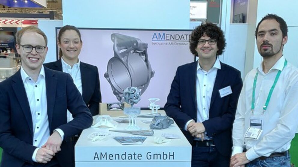 Foto (AMendate GmbH): Der Award der Challenge zeichnete den Stand des Paderborner Startups als Gewinner aus und sorgte auf der Messe für viel Aufmerksamkeit.