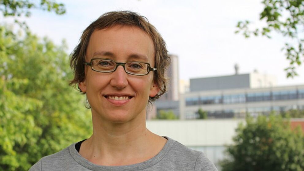 Foto (Universität Paderborn): Prof. Dr. Katharina Rohlfing wurde für ihre Forschung über menschliche Kommunikation für das Lernen künstlicher Systeme ausgezeichnet.