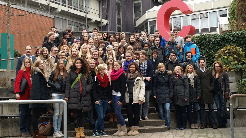 Foto (Universität Paderborn): Schülerinnen und Schüler besuchten am Welttag der Philosophie die Universität Paderborn.