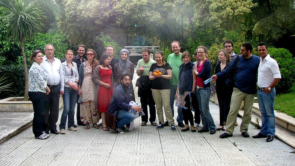 Fotos: Die christlich-muslimische Gruppe während eines Vortrages von Prof. Dr. Aziz Hallak in der Universität St. Joseph (USJ) in Beirut