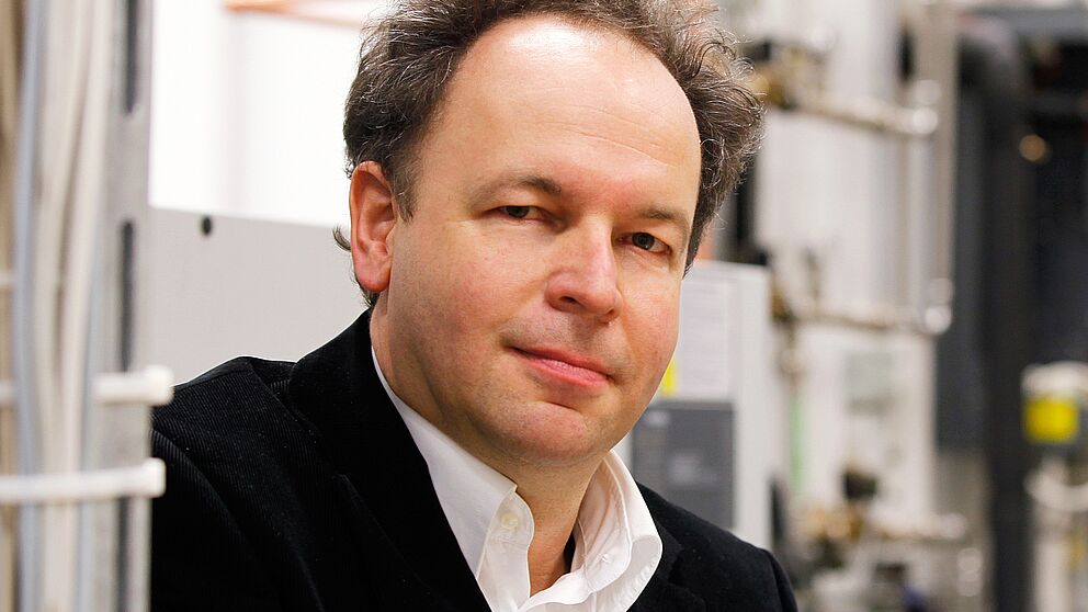 Foto (Universität Paderborn): Prof. Dr.-Ing. Stefan Krauter, Universität Paderborn, Lehrstuhl für Nachhaltige Energiekonzepte