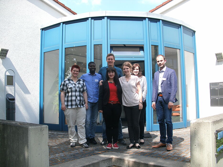 Foto: Die Mitglieder des Graduiertenforums und das Organisationsteam der diesjährigen Tagung: (v. l. n. r.) Maxi Steinbrück, Martin Edjabou, Fabian Hoya, Ilka Zänger, Julia Kröger, Lisa Ahrens und Thomas Köster; es fehlen: Nerea Vöing, Sandra Venzke