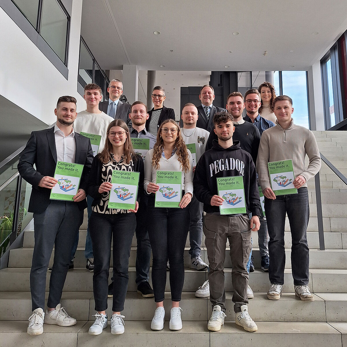 Students from the University of Paderborn rewarded for their successful participation in the savings bank “Stock Market Simulation Game”
