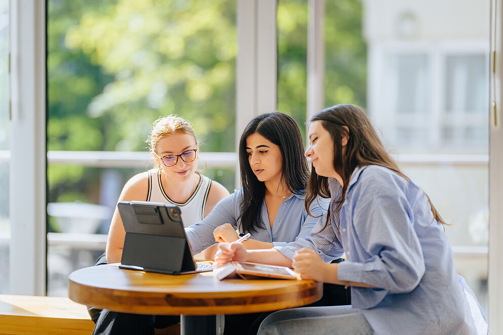 Studierende lernen an der Universität Paderborn