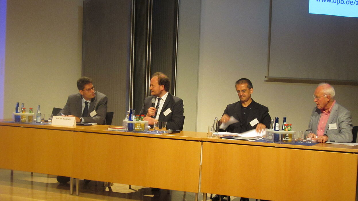 Foto: Podiumsdiskussion Panel 3: Prof. Dr. René Fahr, Prof. Dr. Klaus von Stosch, Zaid