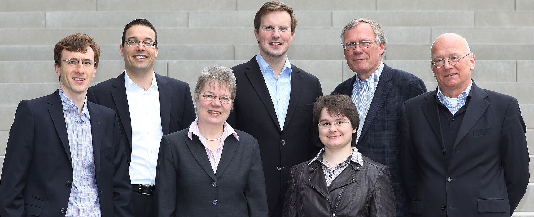 Foto (Universität Paderborn): Freuen sich auf Fragen von Masterinteressierten (v. li.): Jun.-Prof. Dr. Kevin Tierney, Prof. Dr. Dennis Kundisch, Prof. Dr. Leena Suhl, Jun.-Prof. Dr. Krohn-Grimberghe, Jun.-Prof. Dr. Michaela Geierhos, Prof. Dr. Joachim Fi