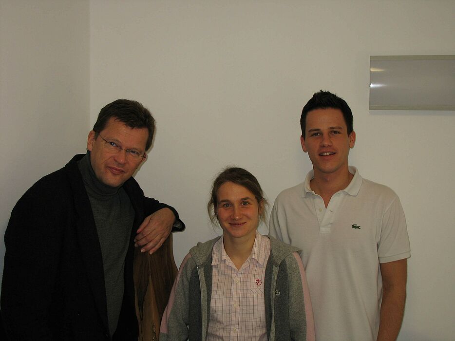 Foto (v.li.): Prof. Dr. Norbert Olivier, Arbeitsbereich Bewegungs- und Trainingswissenschaften, Departement Sport und Gesundheit der Universität Paderborn und die Preisträger des Reinhard-Daugs-Förderpreises 2007: Karin Schmalfeld und Daniel Krause. Be
