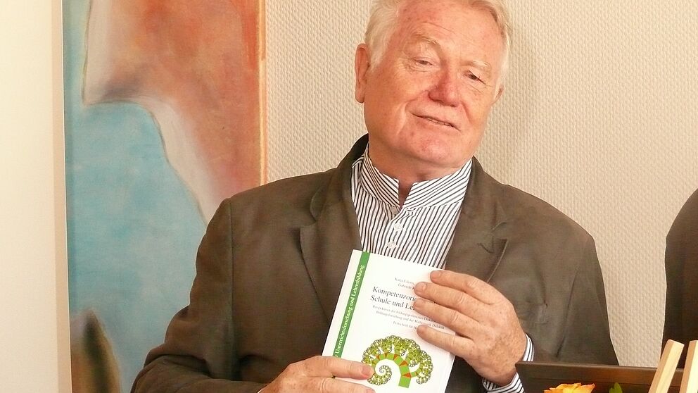 Foto (Universität Paderborn, Antje Tarampouskas): Prof. em. Dr. Hans-Dieter Rinkens