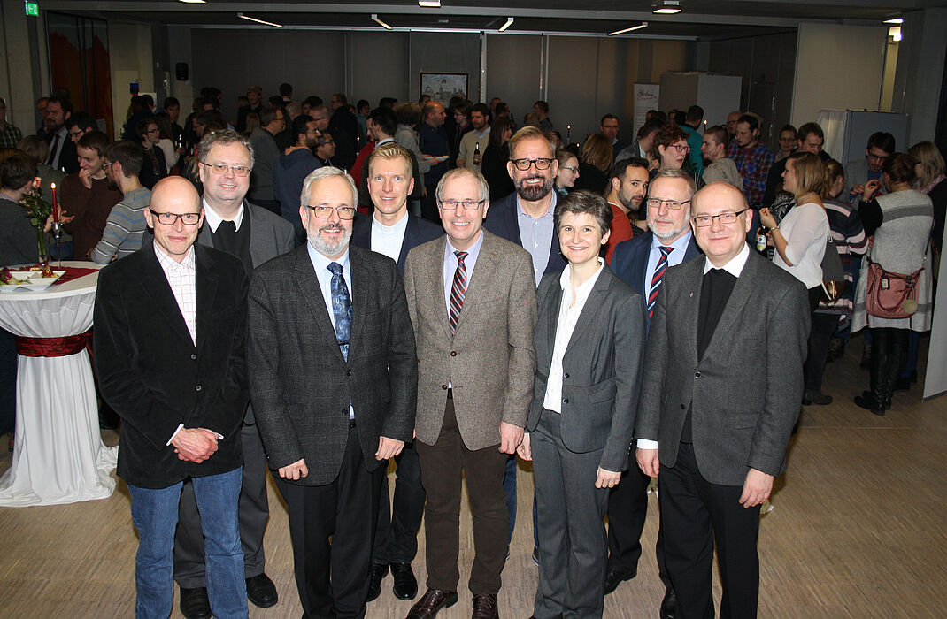 Foto (Birger Berbüsse): Stimmten sich auf 2017 ein: (v. l.) Gerhard Kilz (KatHo), Rektor Rüdiger Althaus (Theologische Fakultät), Dekan Kai Sander (KatHo), Studierendenpfarrer Nils Petrat, Landrat Manfred Müller, stellv. Bürgermeister Karsten Grabens