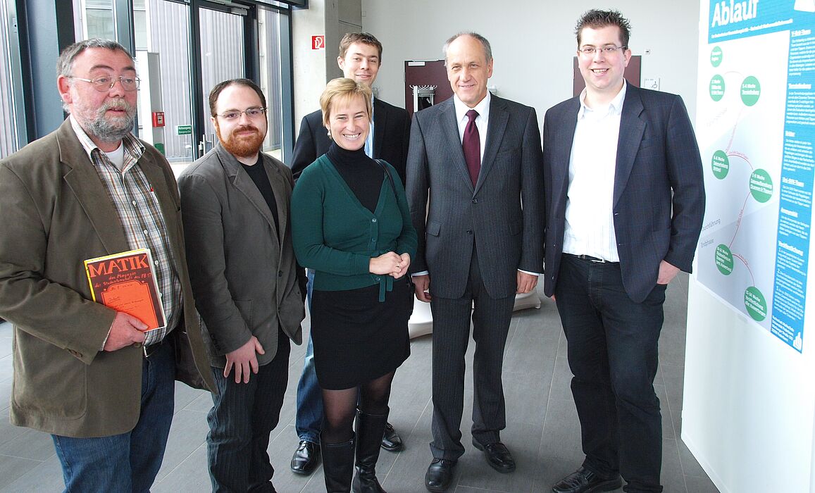 Foto (Universität Paderborn, Martin Decking): Walter Wiechers (Mitbegründer der Studentischen Veranstaltungskritik), Alexander Schubert (Fachschaft Mathematik/Physik Heidelberg), Bettina Jorczik (Stifterverband für die Deutsche Wissenschaft), Andreas C