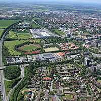 Luftbild Campus und Sport-Campus der Universität Paderborn, 4. Juni 2010, (Ansicht von Osten)