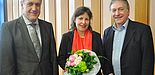 Foto (Universität Paderborn, Mark Heinemann): Der Rat der Fakultät Elektrotechnik, Informatik und Mathematik um Dekan Prof. Dr. Franz J. Rammig (l.) und Geschäftsführer Dr. Michael Laska wählte Prof. Dr. Angela Kunoth zur neuen Prodekanin des Institu