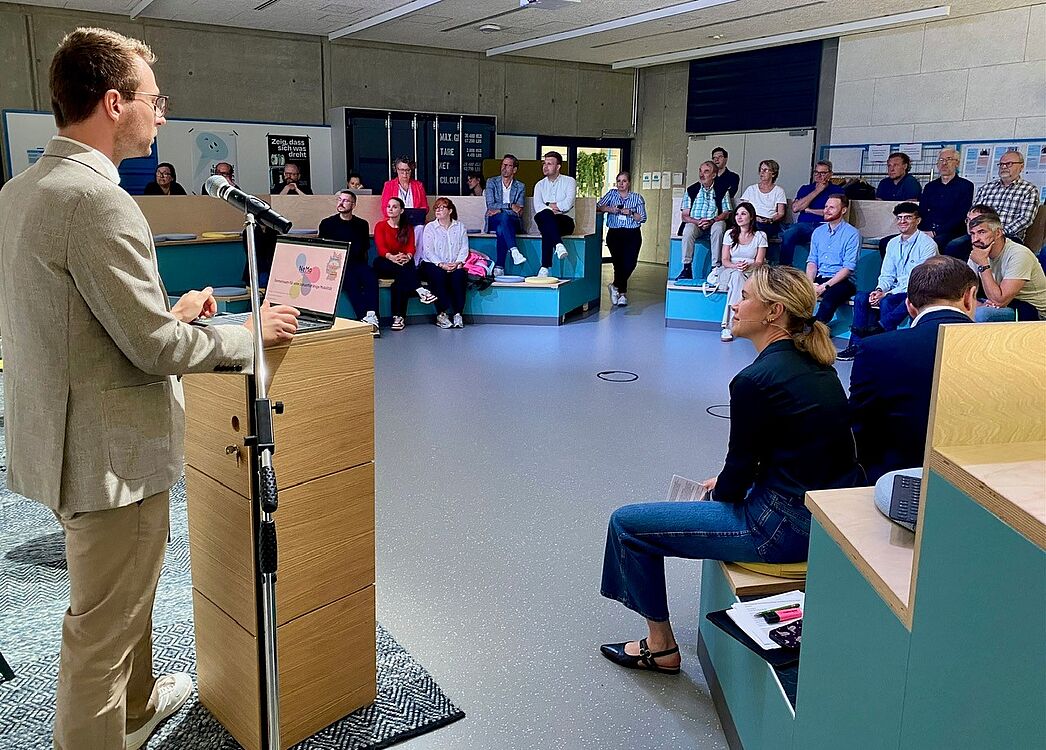 Impulsvortrag von Jonathan Behm, Geschäftsführer der Initiative Neue Mobilität (NeMo).