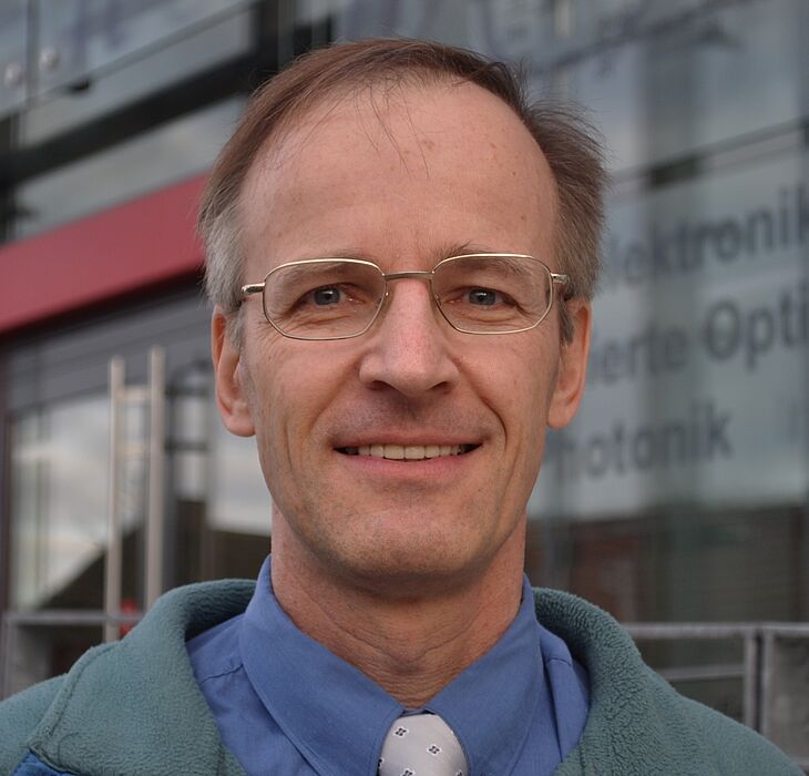 Foto: Prof. Dr.-Ing. Reinhold Noé, Fakultät für Elektrotechnik, Informatik und Mathematik