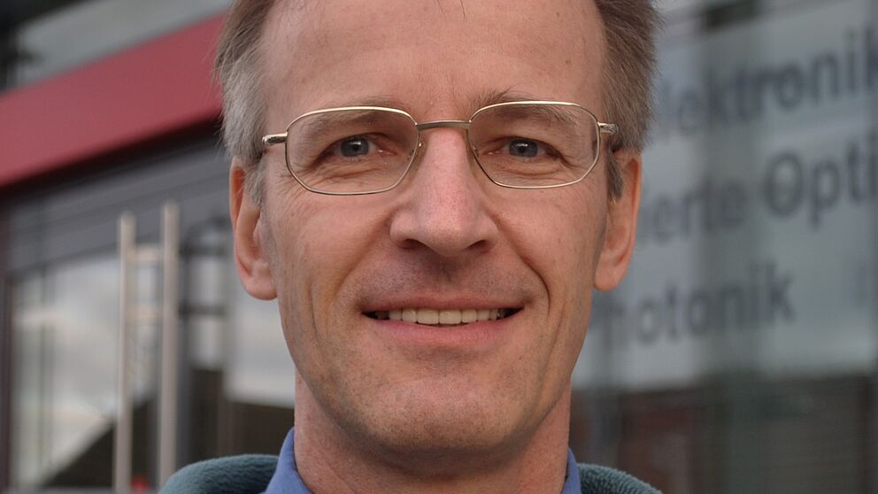 Foto (Universität Paderborn, Mark Heinemann): Prof. Dr.-Ing. Reinhold Noé ist neuer Studiendekan der Fakultät für Elektrotechnik, Informatik und Mathematik.