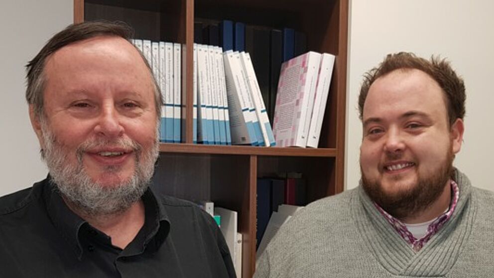 Foto (Universität Paderborn, Dr. Reinhard Schwarz): Wirtschaftspädagoge Prof. Dr. Peter F. E. Sloane (li) mit Projektkoordinator Dr. Elmar Janssen.