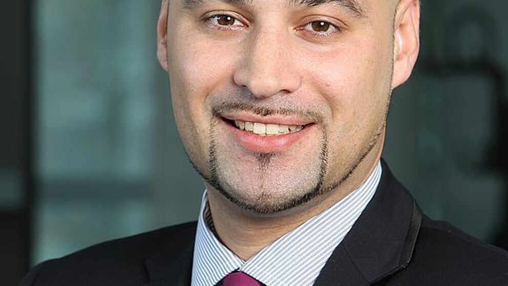 Foto (it’s OWL): Dr.-Ing. Roman Dumitrescu, Direktor des Fraunhofer-Instituts für Entwurfstechnik Mechatronik IEM und Geschäftsführer für Strategie, Forschung und Entwicklung des Spitzenclusters it’s OWL, ist nun auch Professor am Institut für In