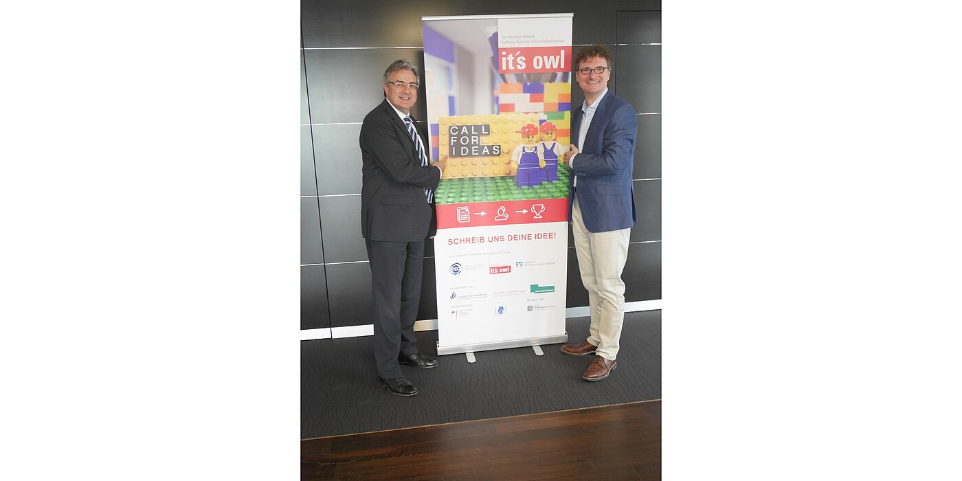Foto (Universität Paderborn, TecUP): Karl-Heinz Rawert (li.) und Prof. Dr. Rüdiger Kabst kurbeln das Gründungs-Geschehen in OWL an.
