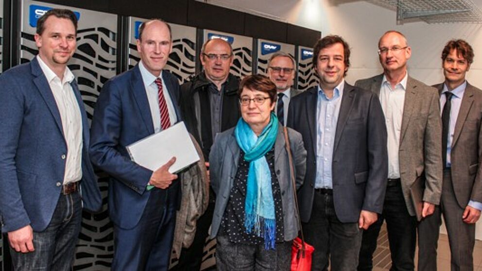 Foto (Universität Paderborn, Kamil Glabica):  HRK-Präsident Prof. Dr. Peter-André Alt (2. v. l.) zu Gast an der Universität Paderborn.