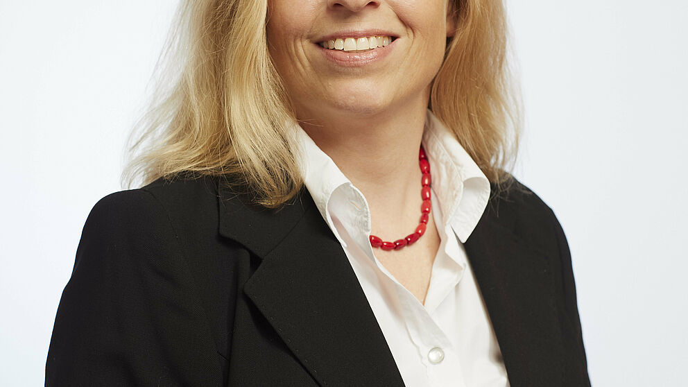 Foto (Valéry Kloubert): Dr. Annette von Alemann, Soziologin an der Universität Paderborn, nimmt als Expertin vor dem EU-Parlament Stellung zur Abschaffung der Gender Studies in Ungarn.