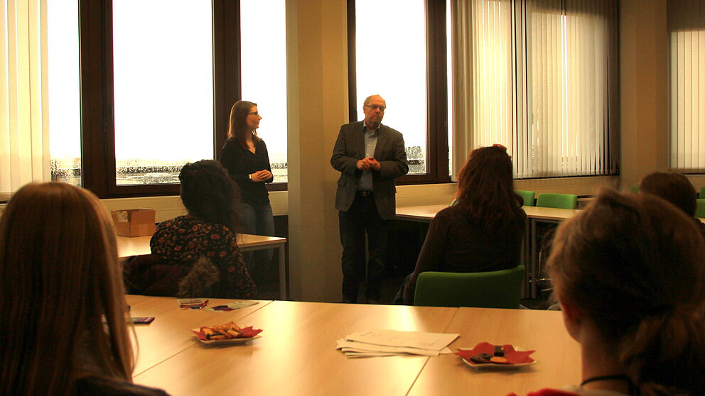 Foto: Prof. Dr.-Ing Reinhard Keil bei seiner Abschlussansprache an die Mentees und MentorInnen