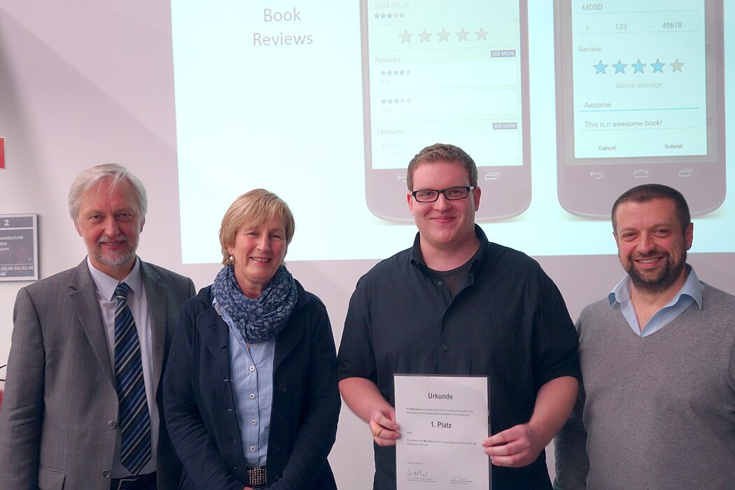 Foto: Erster Platz (v. l.): Prof. Dr. Wilhelm Schäfer (HNI), Kirsten Marggraff (Reply), Mitja Henner, Mauro Barone (Reply)