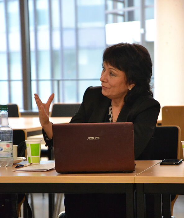 Foto (Universität Paderborn, Julia Lerius):  Prof. Dr. Kateryna Karpenko (Universität Kharkiv, Ukraine) gastiert zur Zeit am Fach Philosophie der Universität Paderborn.