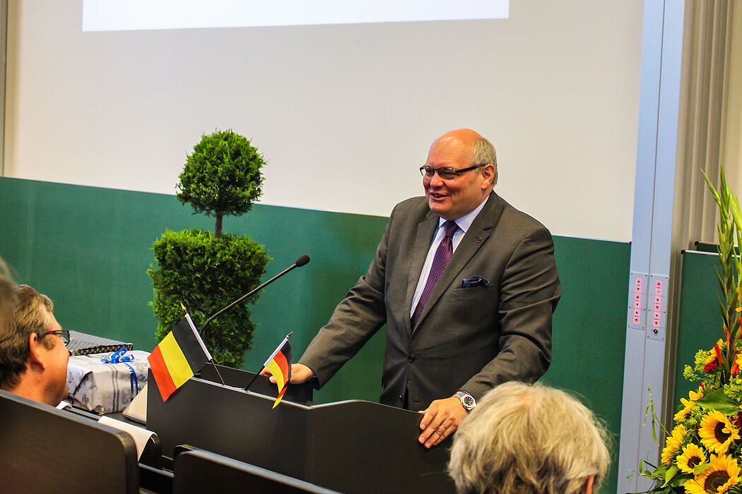 Foto (Universität Paderborn, Johannes Pauly): Der Botschafter des Königreichs Belgien, Ghislain D’hoop, referierte über Belgien und die EU.