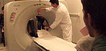 Foto (Universität Paderborn): Mathematik live am Computertomographen.