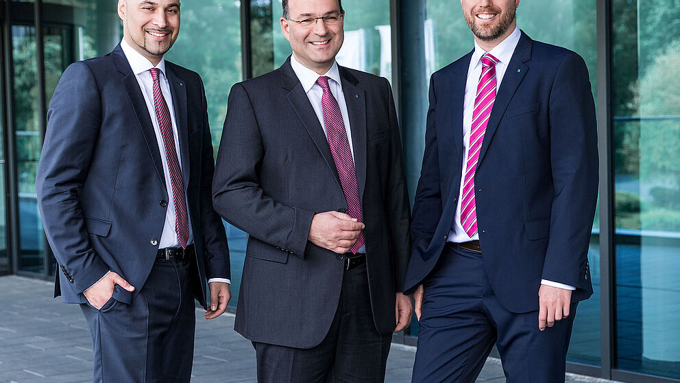 Foto: Das Direktorium des Fraunhofer IEM: Dr.-Ing. Roman Dumitrescu, Prof. Dr.-Ing. Ansgar Trächtler (Institutsleiter) und Prof. Dr. Eric Bodden (v. l. n. r.).