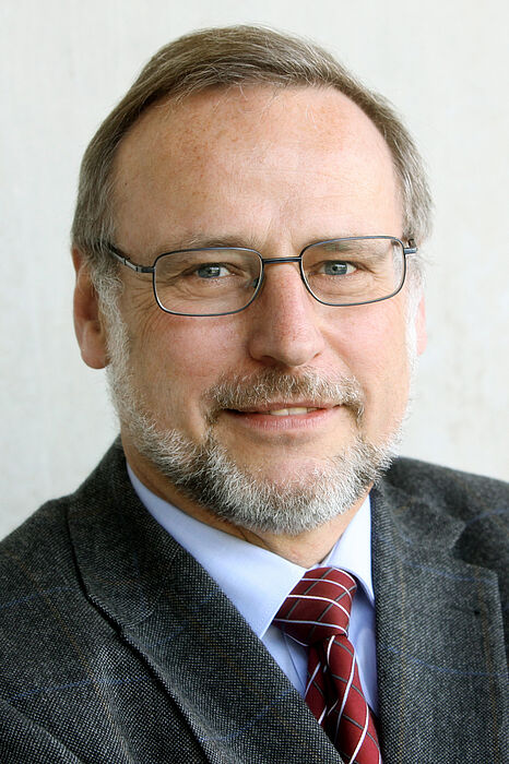 Foto (Universität Paderborn, Adelheid Rutenburges): Prof. Dr. Volker Peckhaus