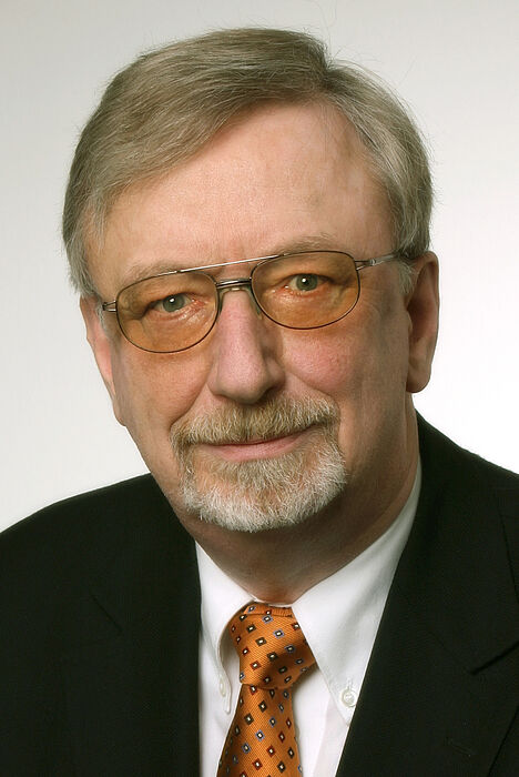 Foto (Universität Paderborn): Prof. em. Dr. Dr. h. c. mult. Peter Freese