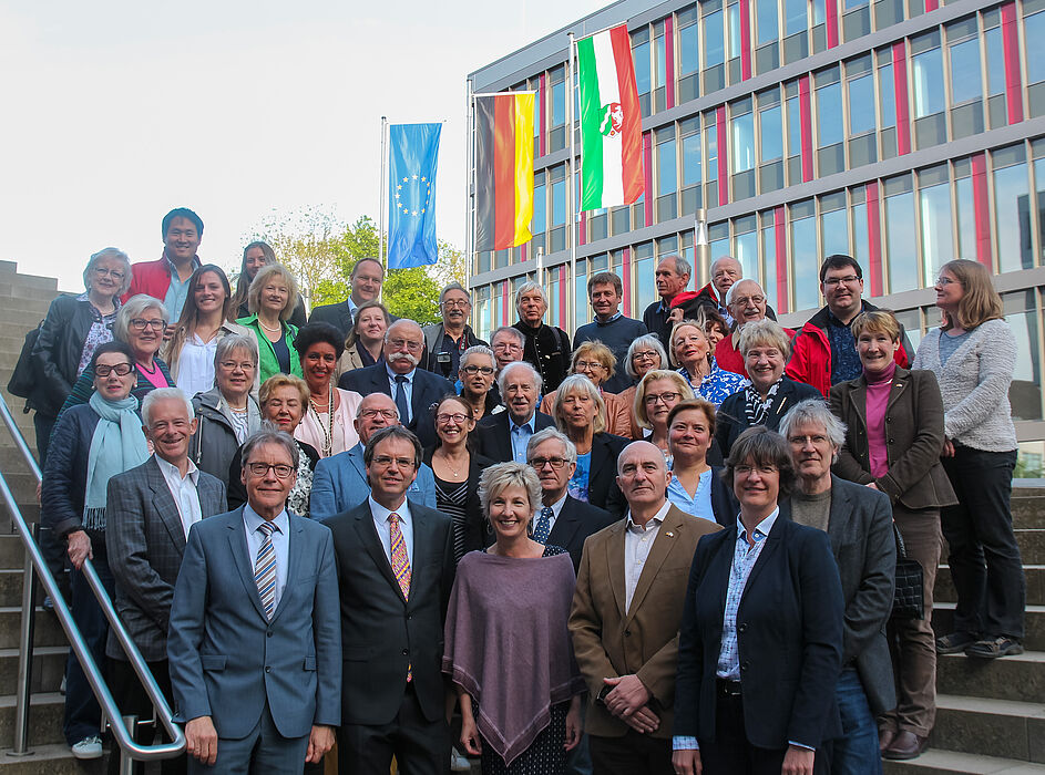 Foto (Universität Paderborn, Simon Ratmann): Erhielten Einblicke in Forschung und Lehre an der Universität: die Mitglieder des Deutsch-Englischen Clubs Paderborn.