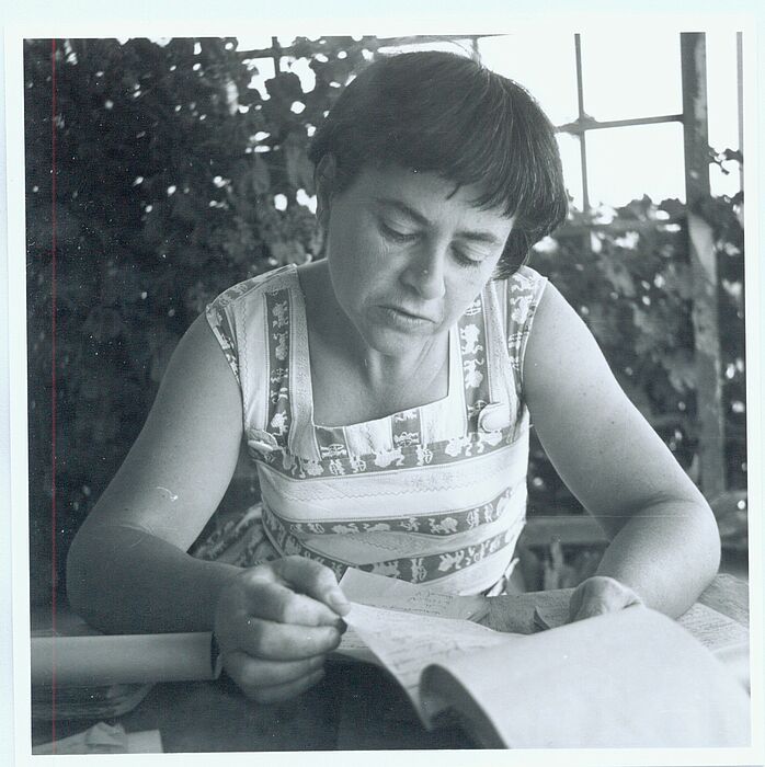Foto (Universitätsarchiv Paderborn): Die jüdische Schriftstellerin Jenny Aloni.
