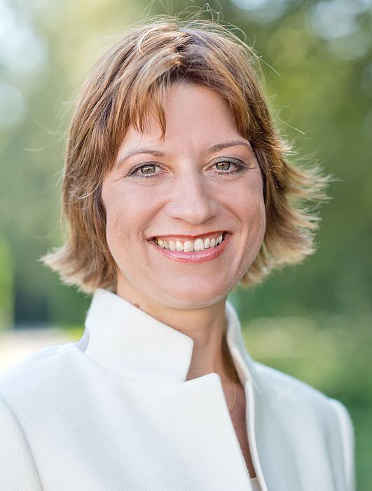 Foto (Universität Paderborn): Hat die größte Fachkonferenz zur Mechatronik nach Paderborn geholt: Prof. Dr.-Ing. Iris Gräßler vom Heinz Nixdorf Institut der Universität Paderborn.