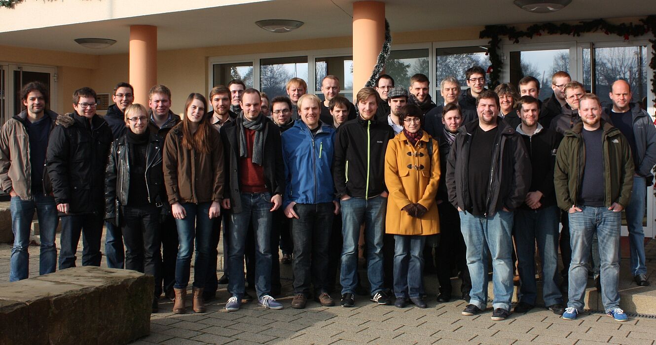 Foto (Universität Paderborn): Die Teilnehmer des neunten Doktorandenkolloquiums des Graduiertenkollegs "Mikro- und Nanostrukturen in Optoelektronik und Photonik".