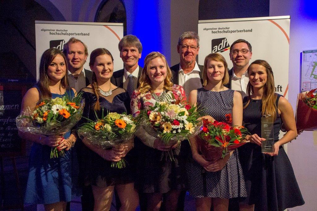 Foto: (v. l. n. r.) Diana Bauer, Dennis Fergland, Nicole Opiolka, Prof. Dr. Nikolaus Risch, Lisa Kaup, Dieter Thiele, Melissa Naase, Uli Kussin, Cornelia Raetze.