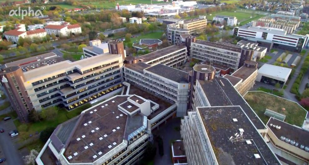 Foto (ARD-alpha/qwellcode gmbh): In seinem Film stellt der TV-Sender ARD-alpha die Uni Paderborn vor.